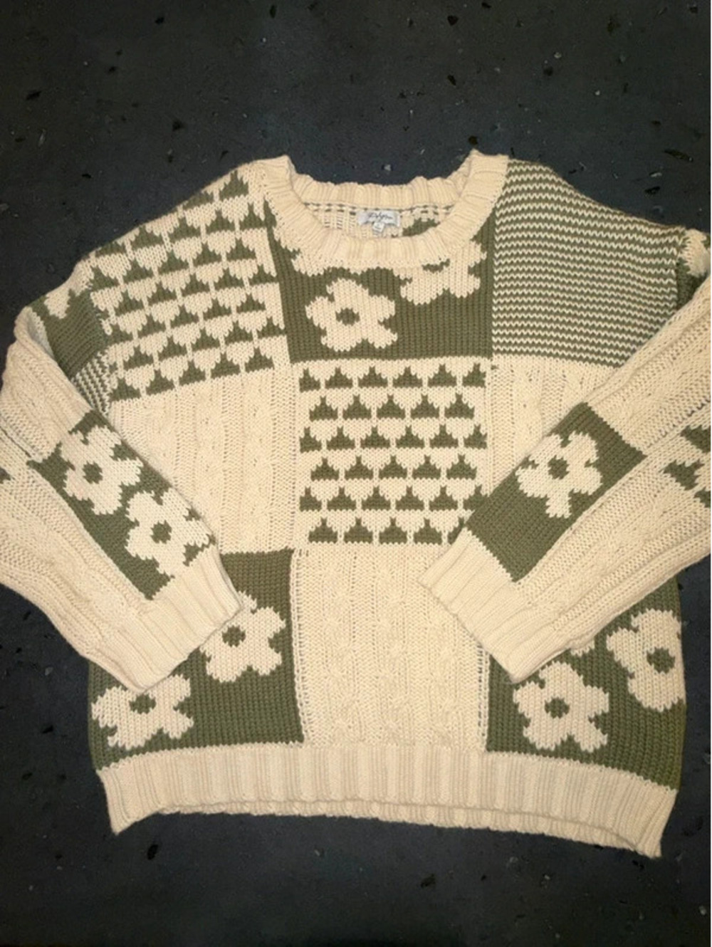 Polygram Women's Large Green and Cream Floral Patterned Knit Sweater